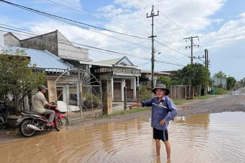 Người dân mong sớm sửa đường hư hỏng sau dự án sân bay Phù Cát