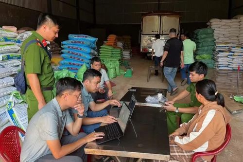 Khởi tố 2 vợ chồng “phù phép” hàng tấn gạo rẻ tiền thành “Gạo dẻo Thái Sơn”