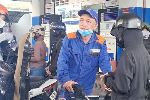 Xăng E10 giảm 1.225 đồng/lít, dầu diesel giảm nhẹ