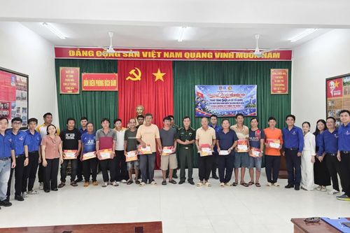 Tổ chức "Hành trình Tôi yêu Tổ quốc tôi" tại Tổ dân phố Bích Đầm