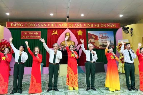 Hội Liên hiệp Phụ nữ phường Tây Nha Trang tổ chức hoạt động về nguồn