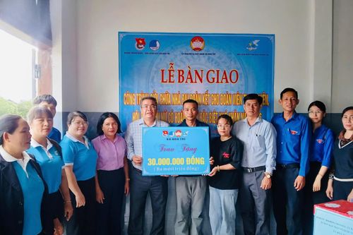Xã Hòa Trí bàn giao nhà Đại đoàn kết cho người dân