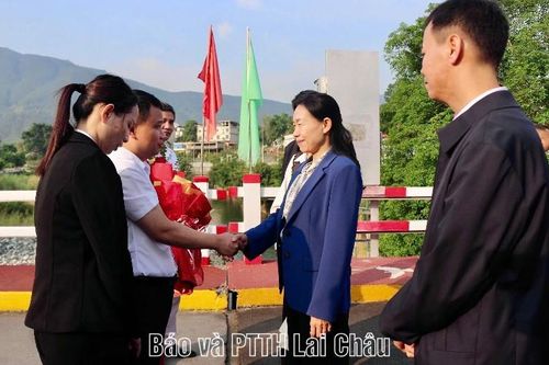 Đón đoàn đại biểu huyện Kim Bình, tỉnh Vân Nam (Trung Quốc)