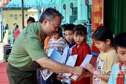 Công an tỉnh ra mắt mô hình “Dân vận khéo” tại xã Vân Nham