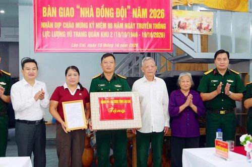 Bộ CHQS tỉnh Lào Cai bàn giao “Nhà đồng đội” cho gia đình quân nhân có hoàn cảnh khó khăn