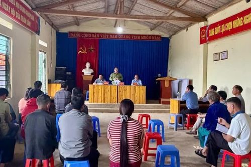 Xã Sín Chéng làm việc với các hộ dân có đất liên quan đến giải phóng mặt bằng
