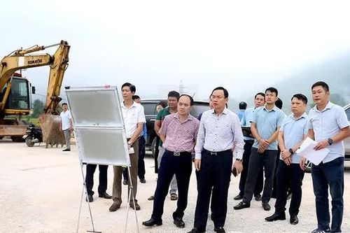 Kiểm tra tiến độ các dự án giao thông tại Mai Châu