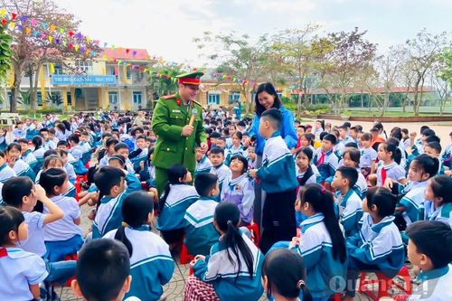 'Thăm hỏi từng nhà, rà từng tin báo'