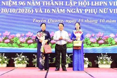 Gặp mặt tôn vinh cán bộ nữ lãnh đạo chủ chốt toàn tỉnh nhân Ngày Phụ nữ Việt Nam 20-10