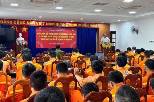 Công đoàn EVNNPT: Đồng hành nâng kỹ năng, bồi đắp bản lĩnh nghề