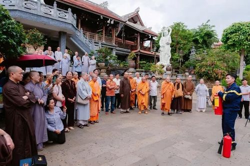 Đắk Lắk: Tuyên truyền pháp luật an toàn giao thông, phòng chống cháy nổ cho Tăng Ni các tự viện