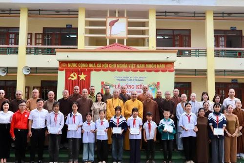 Thái Nguyên: Phân ban Phật tử Dân tộc Trung ương trao học bổng đến học sinh vùng cao