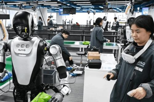 Nghề mới ở Trung Quốc: Huấn luyện robot, lương 900 USD/tháng