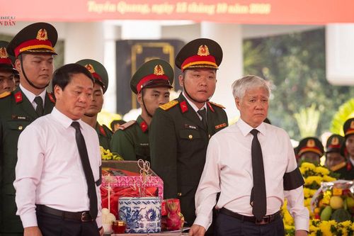 Phó Chủ tịch Thường trực Quốc hội Đỗ Văn Chiến dự Lễ viếng, truy điệu và an táng hài cốt liệt sĩ tại Nghĩa trang Liệt sĩ Vị Xuyên