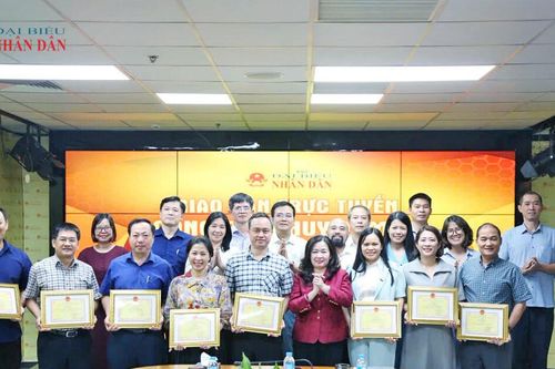 Khen thưởng các tập thể, cá nhân có thành tích xuất sắc trong công tác phục vụ Hội nghị Cộng tác viên toàn quốc năm 2026