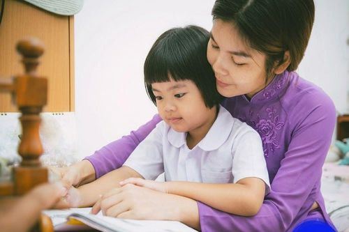 Vì sao cha mẹ càng quát mắng, con càng khó bảo?
