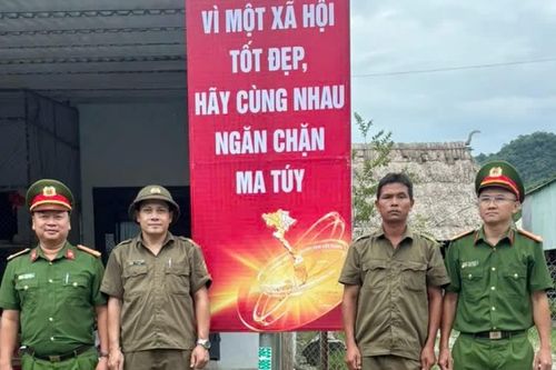 Quyết xây dựng 'vùng xanh' về ma túy bên đường Hồ Chí Minh