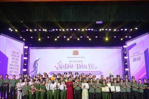 Ngày hội áo dài, dân vũ của phụ nữ Công an Thủ đô