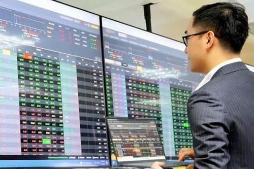 Ủy ban Chứng khoán Nhà nước chuẩn bị 'số hóa' toàn bộ chứng chỉ hành nghề chứng khoán bản giấy