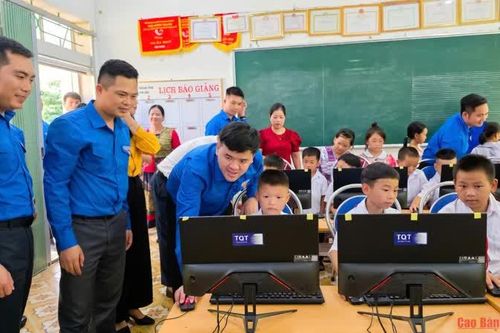 Thanh niên Cao Bằng góp sức trẻ dựng xây quê hương