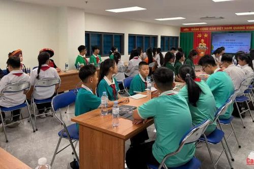Chia sẻ và kết nối hoạt động Câu lạc bộ 'Cùng em khám phá Công viên địa chất'