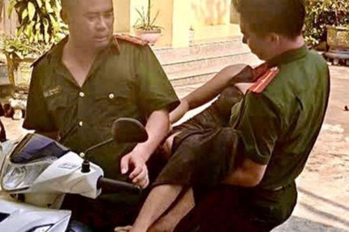 Kịp thời cứu người phụ nữ trôi trên sông Hồng