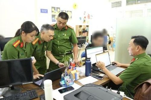 'Bán giấy ăn tiền' trong những phòng thí nghiệm về môi trường