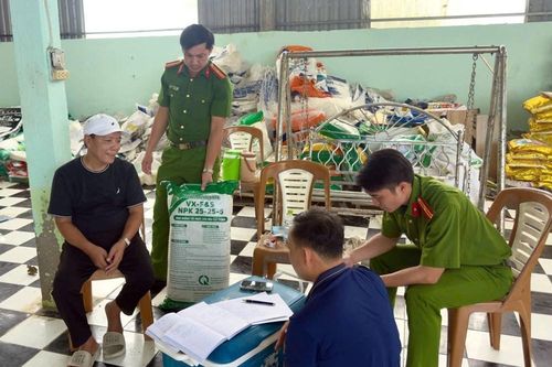 Cà Mau: Triệt phá cơ sở sản xuất phân bón giả quy mô lớn