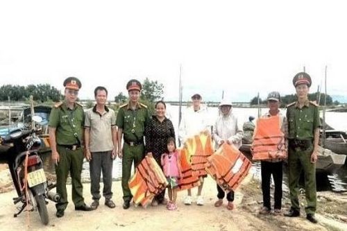 CATP Huế giữ vững an ninh ven biển, bảo vệ ngư dân mùa mưa bão