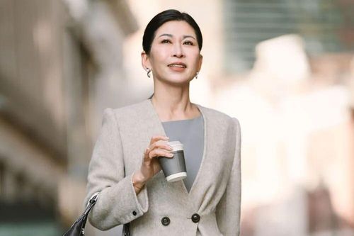 Bị sa thải ở tuổi 57, 'nữ tướng công sở' làm lại cuộc đời đầy ngoạn mục