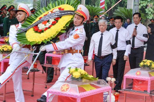 Trang nghiêm lễ an táng 93 hài cốt liệt sĩ ở Nghĩa trang Vị Xuyên