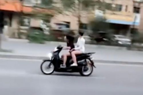Cô gái đi SH không đội mũ bảo hiểm, lạng lách, đánh võng trên phố Hà Nội