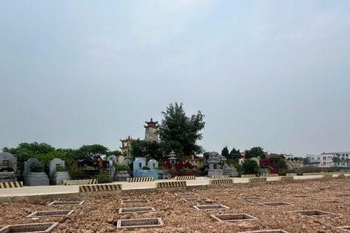 Người dân Thường Tín di chuyển mộ chí phục vụ GPMB dự án Khu đô thị thể thao quốc tế Hà Nội