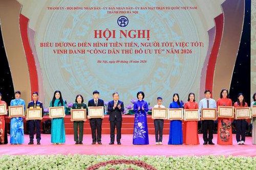 Người phụ nữ gieo những hạt mầm nhân ái ở thôn Dền
