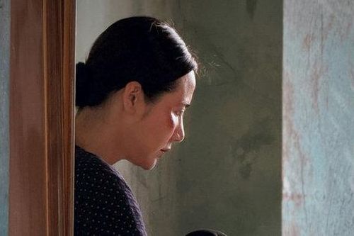 Phan Minh Huyền gây ấn tượng ở những tập đầu 'Căn nhà không mái che'