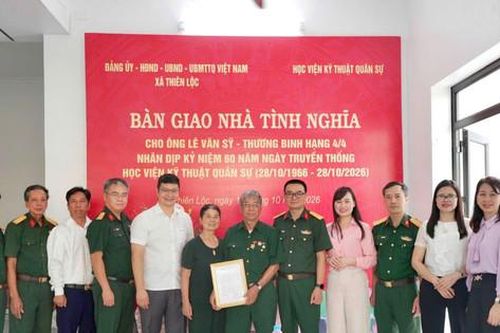 Trao tặng nhà tình nghĩa cho thương binh xã Thiên Lộc