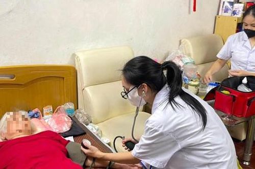 Phường Giảng Võ: Khám sức khỏe miễn phí cho người khuyết tật tại nhà