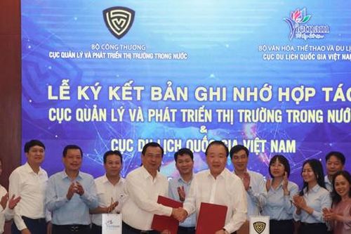 Hợp tác phát triển du lịch mua sắm, mở rộng kênh tiêu thụ cho hàng Việt