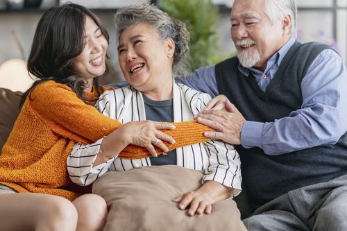 Ngoài 60 tuổi, tôi mới thấm thía: Có những thứ tiền kiếm cả đời cũng không thể mua lại