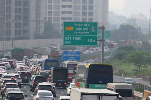 Đề xuất đổi cách cắm biển báo cao tốc, ưu tiên thời gian phản ứng của tài xế