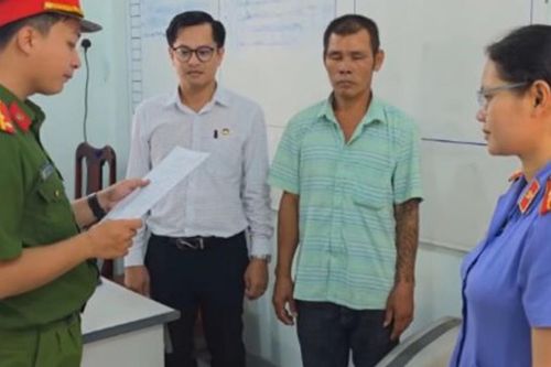 Người đàn ông rút kéo đâm bạn 4 nhát chí mạng sau cuộc cãi vã trong lúc ăn nhậu