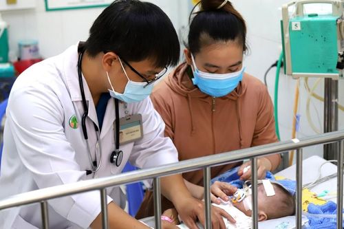 TPHCM: Ca mắc cúm tăng, bác sĩ cảnh báo nguy cơ ở trẻ nhỏ