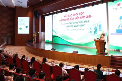 Điều dưỡng luôn 'kề vai sát cánh', đồng hành cùng sự sống của người bệnh