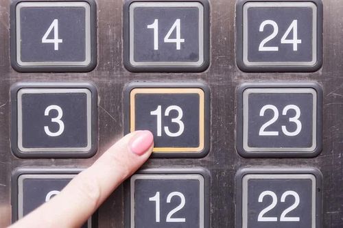 Vì sao tầng 13 'mất tích' trên bảng số thang máy hay các tòa nhà cao tầng?
