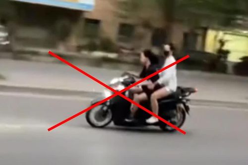 Xử phạt 37,25 triệu đồng nhóm thiếu nữ đánh võng, dùng BKS giả trên đường
