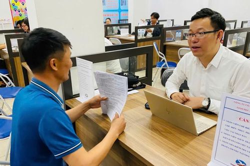 Doanh nghiệp mạnh tay chi lương cao 'săn' nhân lực