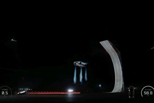 Xe mới 'điên rồ' của Tesla - vừa bay vừa nhào lộn trên không trung