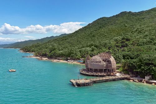 Thấy gì khi du lịch Nha Trang liên tục có tên trên báo ngoại?