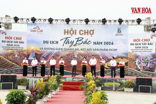 Lào Cai quảng bá du lịch và sản vật tại đại lễ múa xòe Thái