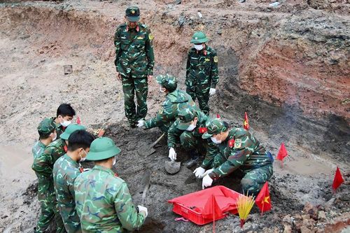 Phát hiện thêm 12 bộ hài cốt liệt sĩ tại Công viên Lê Thị Riêng